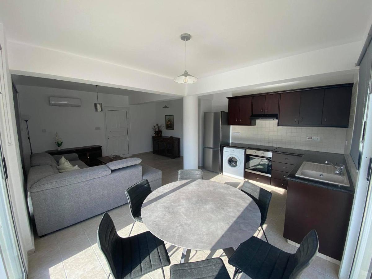 Cosy Apartment In Kato Paphos With Pool Access Exterior photo